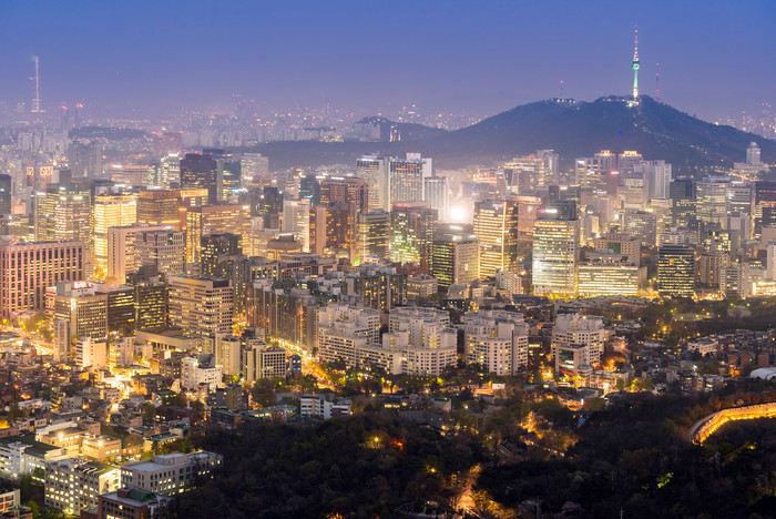 夜晚城市建筑夜景摄影图