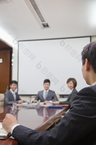 公司开会会议<strong>一群</strong>人西装革履商业讨论男女