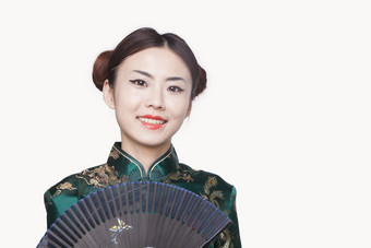 旗袍复古的中国风扇子女人成熟的口红微笑