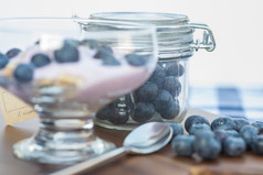 深色调蓝莓水果冷饮摄影图