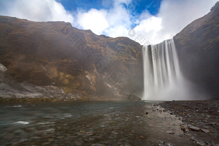 冰岛山峰瀑布河流
