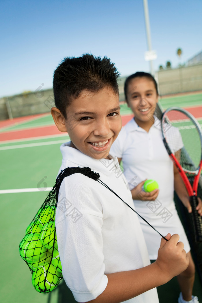 打网球的儿童摄影图