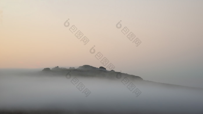 秋季山顶优美的风景