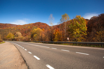 秋季<strong>山林</strong>公路摄影图