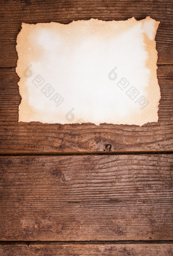 棕色木板上的面皮