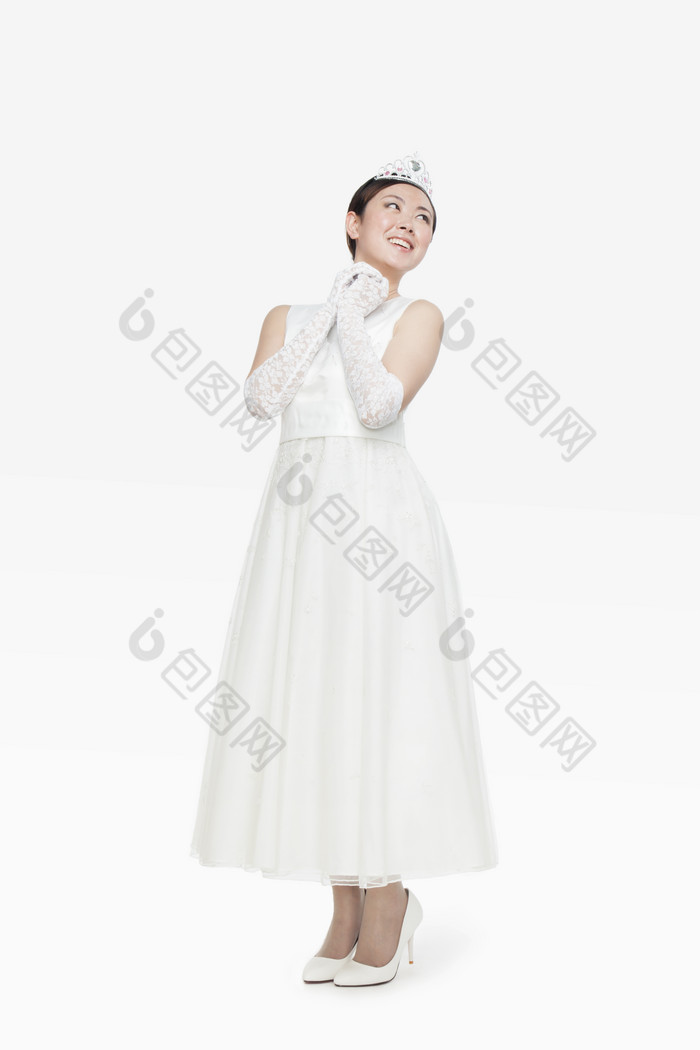 婚纱结婚礼服白色的皇冠站着的美女摄影