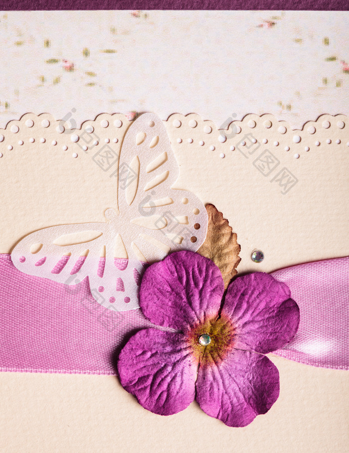 干花瓣丝带和白色蝴蝶结装饰