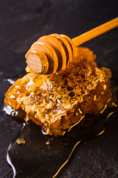 搅拌棒蜂蜜液体摄影图