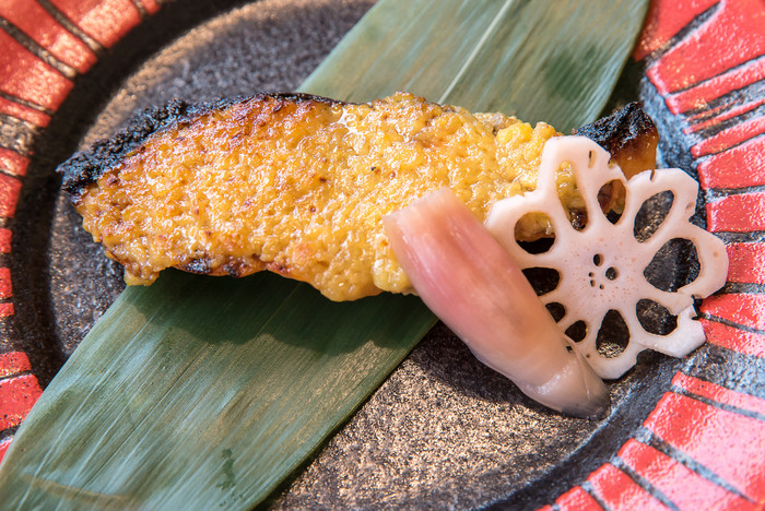 餐盘里的油炸美食