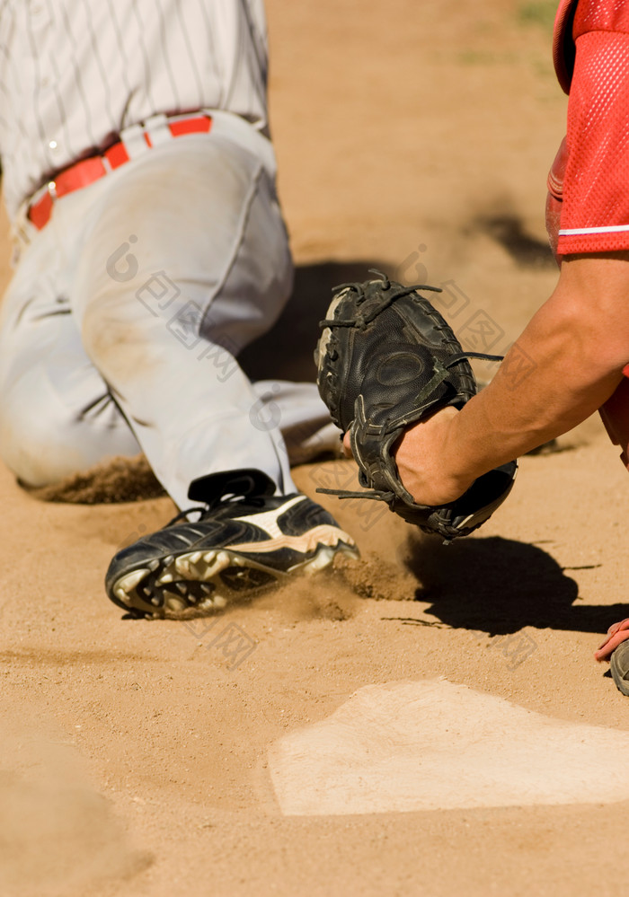沙子上的棒球运动员
