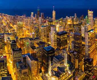 航拍夜空下的芝加哥