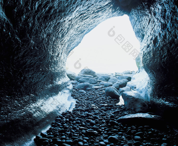 暗色调大洞穴摄影图