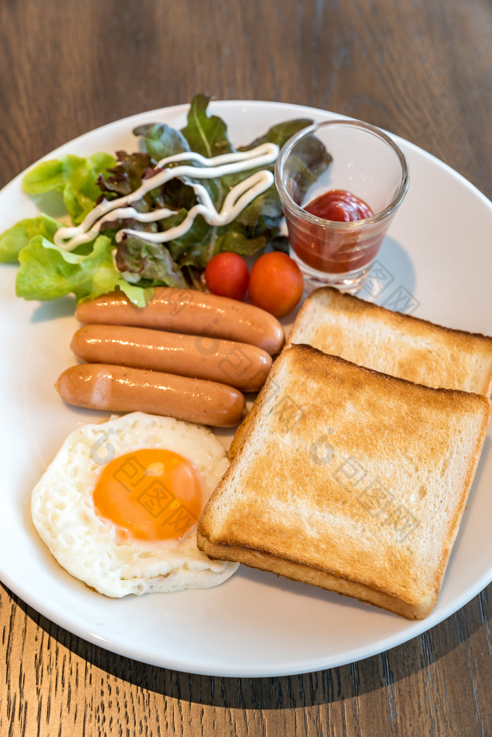 早餐面包和鸡蛋美食