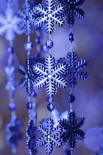 紫色的雪花状装饰