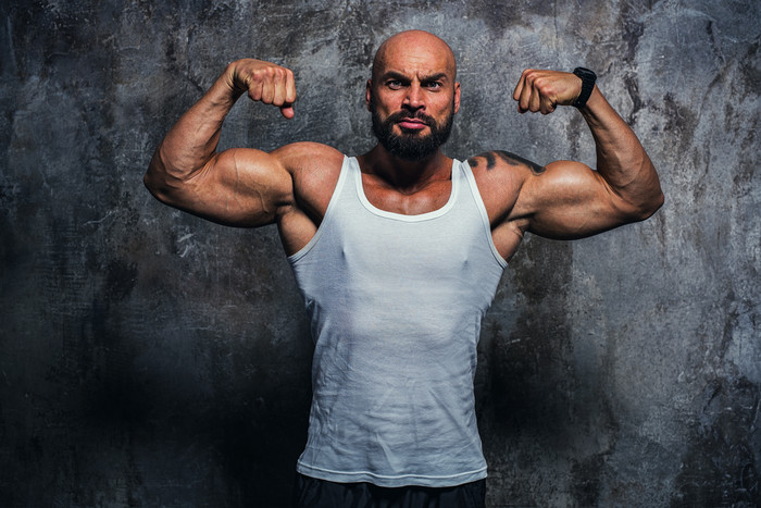 强壮的男人肌肉摄影图
