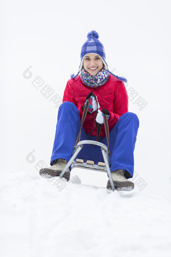 清新在雪中的女人摄影图