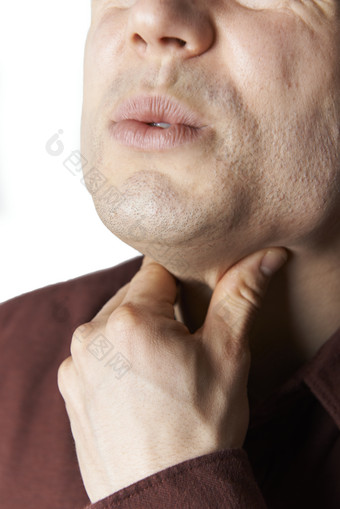 简约喉咙痛的男人摄影图