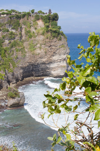 海边悬崖树木蓝天白云风景旅游摄影照片素材