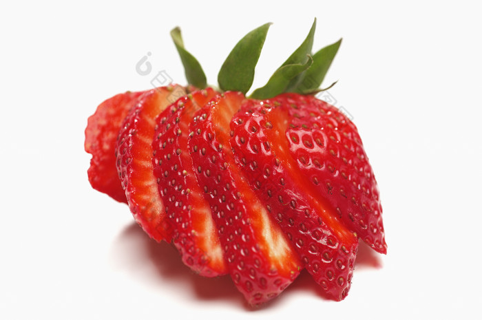 红色调切草莓摄影图