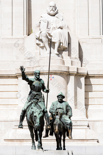 简约马德里广场雕像摄影图