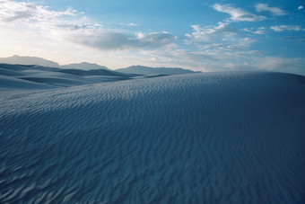 傍晚沙丘沙漠摄影图