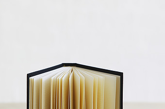 立起来的书本摄影图图片下载