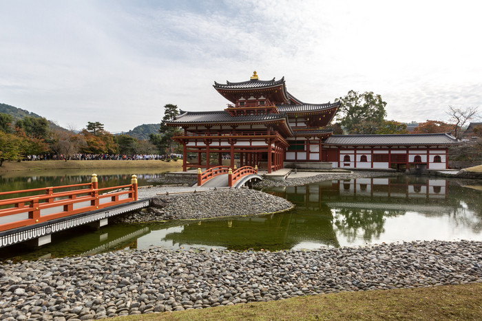 水面上的仿古建筑