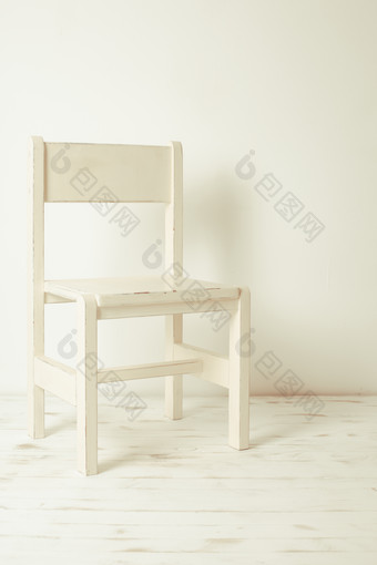 白色木<strong>椅子</strong>摄影图