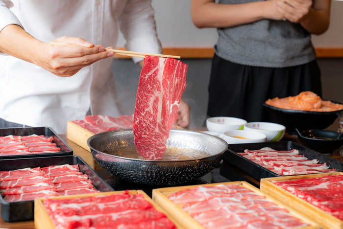 日式牛肉料理摄影图