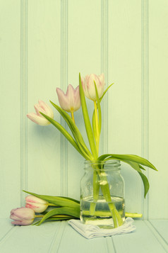 绿色调花瓶摄影图