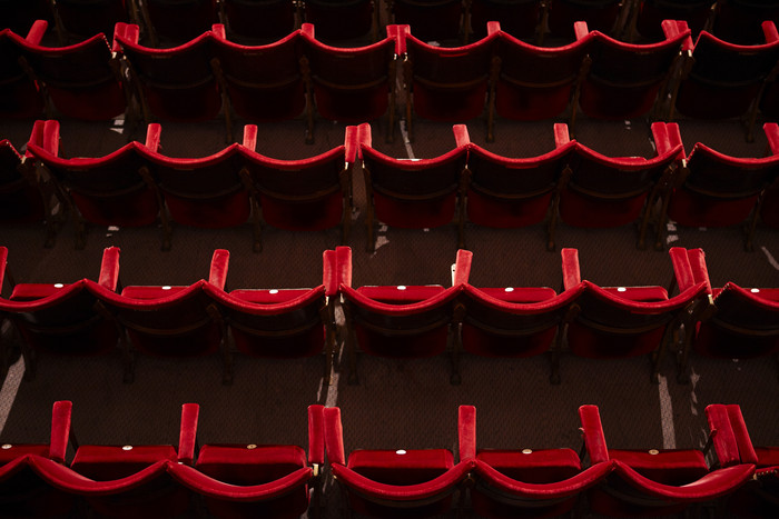 红色的观众席座椅