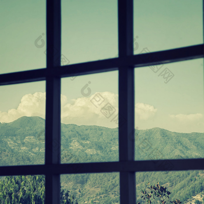 木质格子窗户摄影图