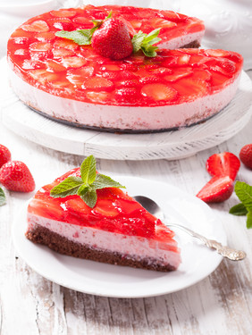 草莓果酱蛋糕甜点