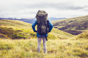 清新登山女人摄影图