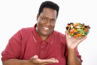 吃蔬菜沙拉的<strong>肥胖男人</strong>