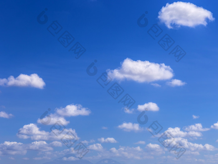 蓝天天上的飘云摄影图