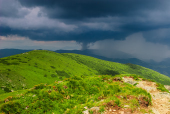 风暴山脉风景摄影图