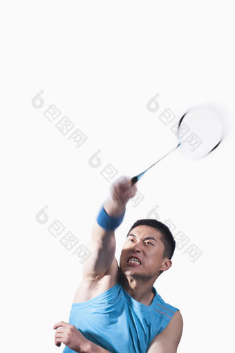运动员打羽毛球激烈的羽毛球拍<strong>男子年轻</strong>的