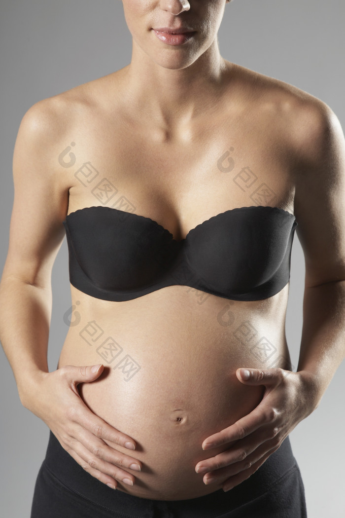 怀孕的美丽女人摄影图