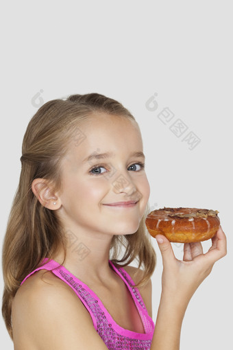 吃面包糕点的小女孩