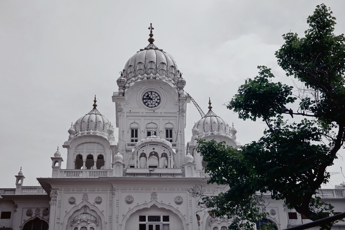 灰色调印度寺院摄影图