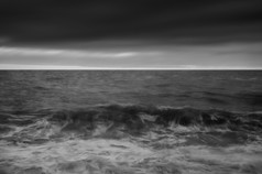 灰色调迷人的海岸摄影图