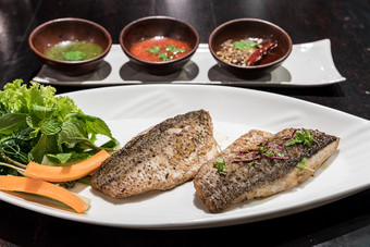 烹饪内海鱼美食摄影图
