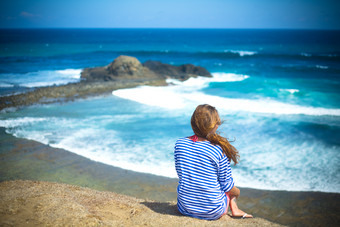 巴厘岛女孩旅游风景<strong>海边沙滩</strong>摄影素材图