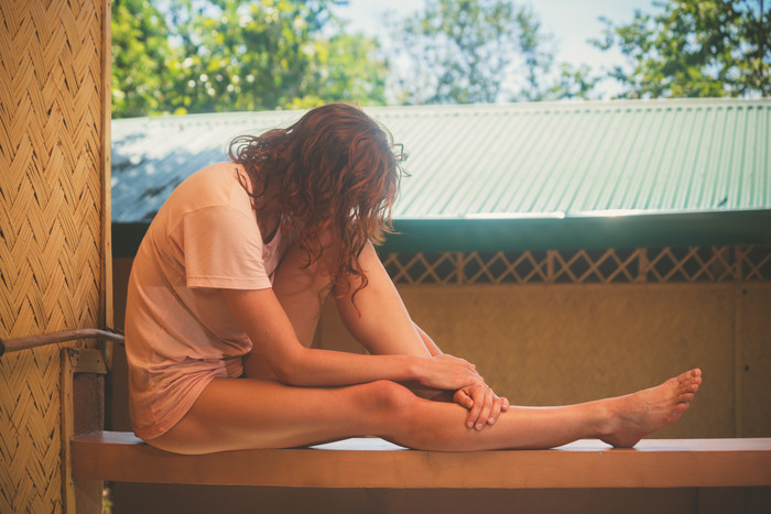 刚洗完澡的女人摄影图