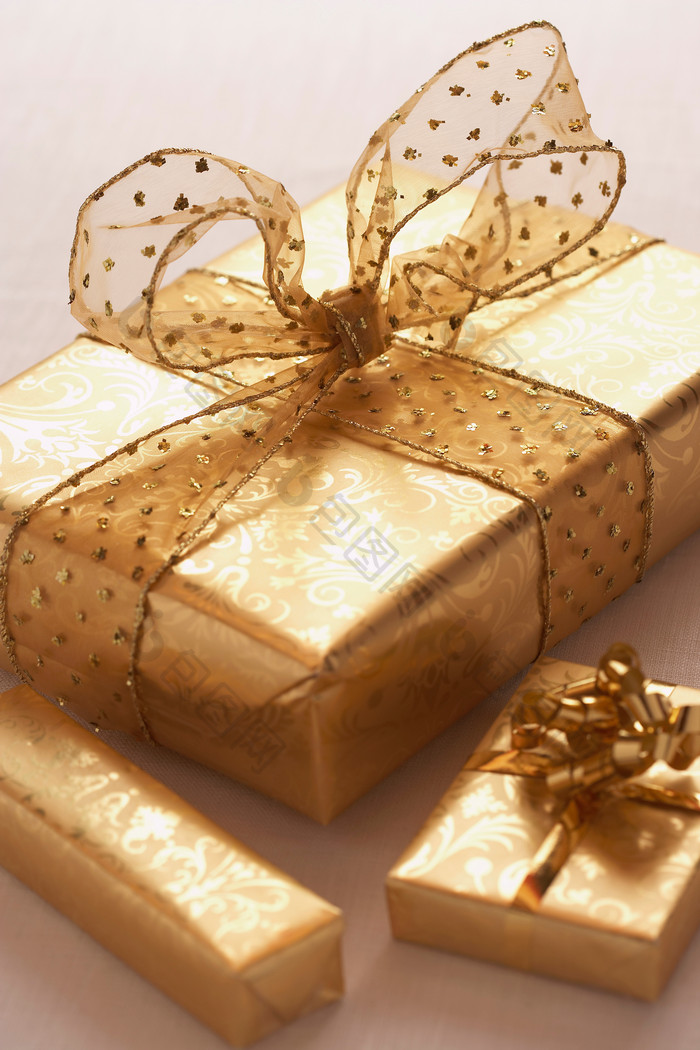 金色礼物盒蝴蝶结