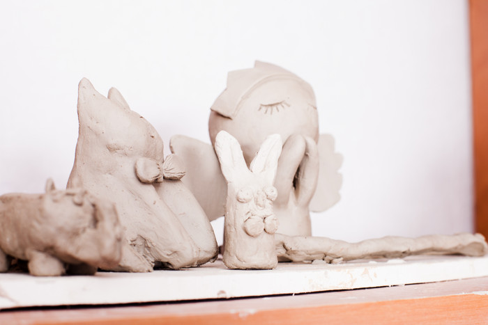 粘土动物雕塑摄影图