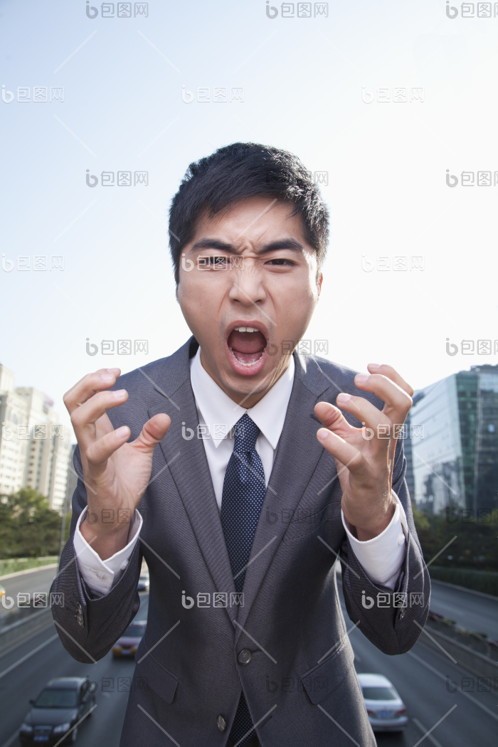 愤怒发狂的商务男士图片-包图网