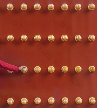 红色大门建筑摄影图