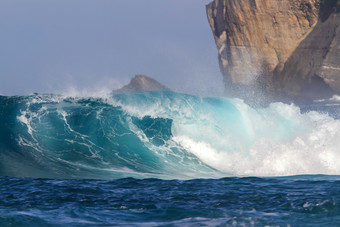 假期<strong>蓝色</strong>海边石头沙滩海浪<strong>大海</strong>旅行风景